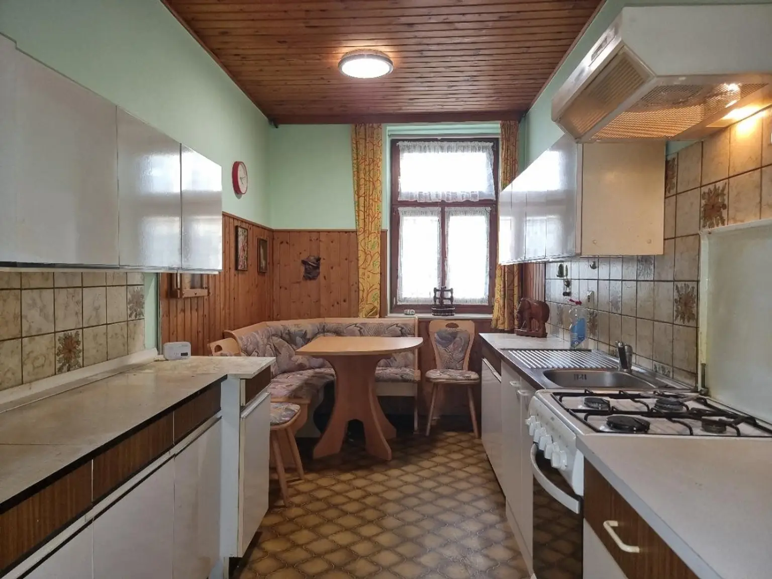 "Endstation Haus Desire"