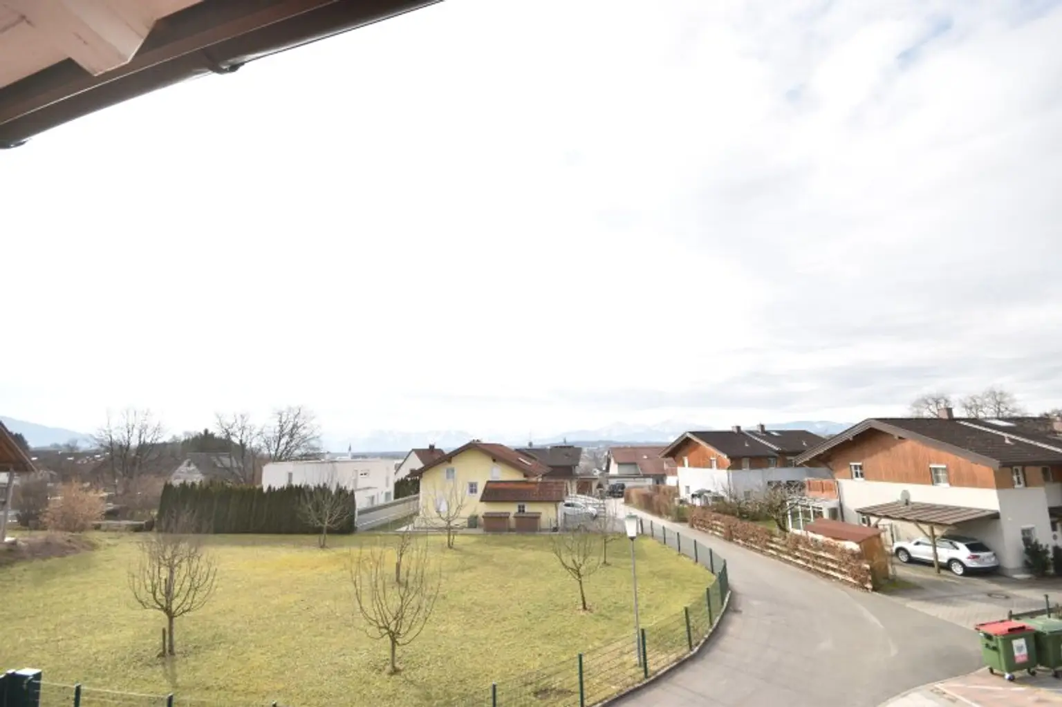 Ausblick - Kleines möbliertes 2 Zimmer Apartment mit Balkon und schöner Aussicht Miete Oberndorf bei Salzburg