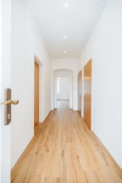 MODERN ERNEUERT I TOP-LAGE BEI DER FH JOANNEUM I BESTE ANBINDUNG MIT STRASSENBAHN I CHARMEVOLLER ALTBAU I 2. STOCK MIT LIFT I HAUSTIERFREUNDLICH I PROJEKT WOHNEN I