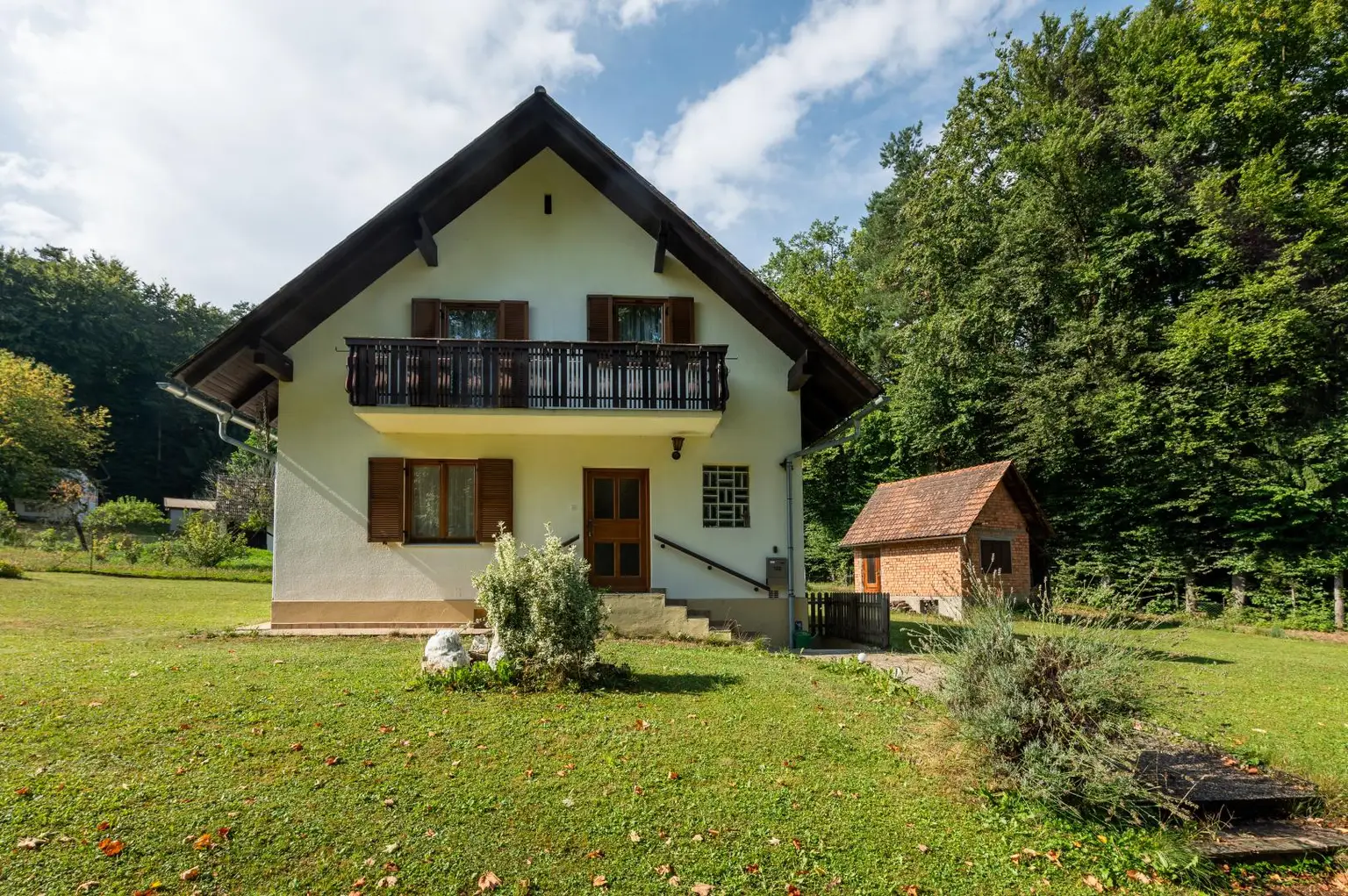 Einfamilienhaus mit großem Grundstück in sonniger Ruhelage
