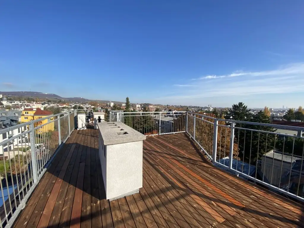 DACHGESCHOSS + 42m² TERRASSEN + FERNSICHT + SONNIG + RUHELAGE + TOPZUSTAND!