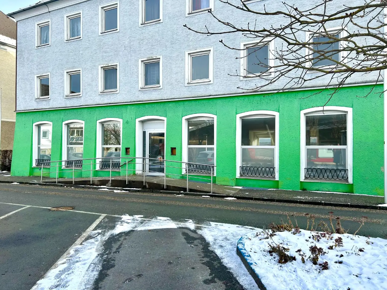 Geschäft EG mit Rampe