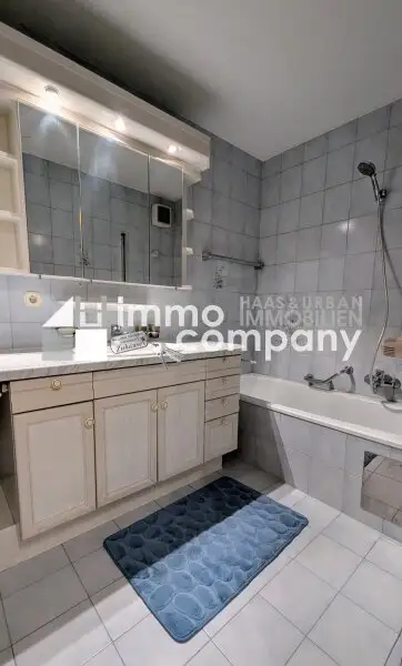 Großzügige 4-Zimmer-Wohnung mit Loggia in zentraler Lage – inkl. Küche und Gemeinschaftsgarten!