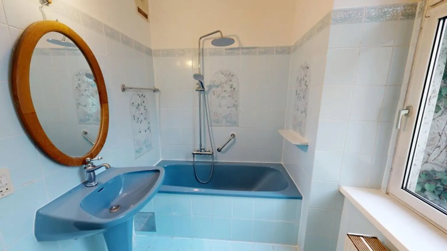 Lage Lage Lage - 99 m² Wohnung mit Potenzial & 4 Zimmern Nähe Kutschkermarkt