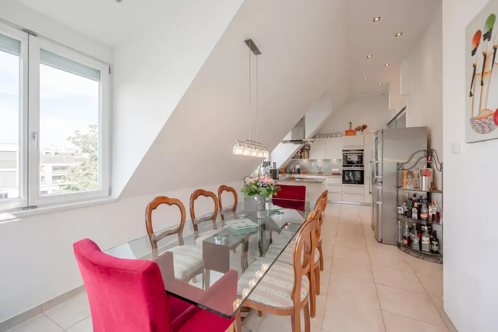 Seltene Gelegenheit in Döbling! Zentrales Luxus-Penthouse mit vier Dachterrassen und Pool