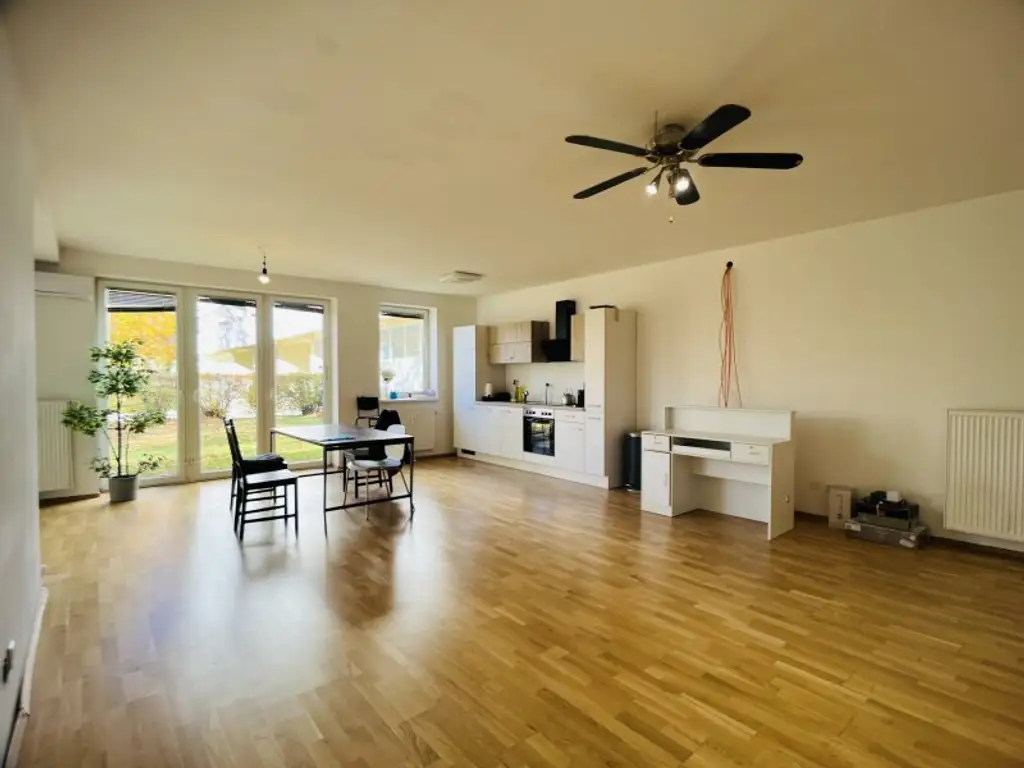 Vielseitig nutzbare, sanierte Praxis / Wohnung in zentraler Bahnhofsnähe in Brunn am Gebirge – Kauf oder Miete möglich!