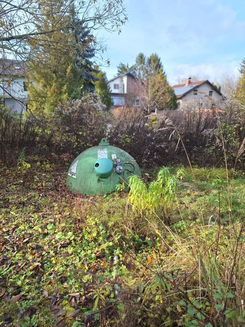 Absolut ruhig gelegen Villa mit überdachtem Pool, direkt am Waldrand auf 2.003 m² Grundstück.