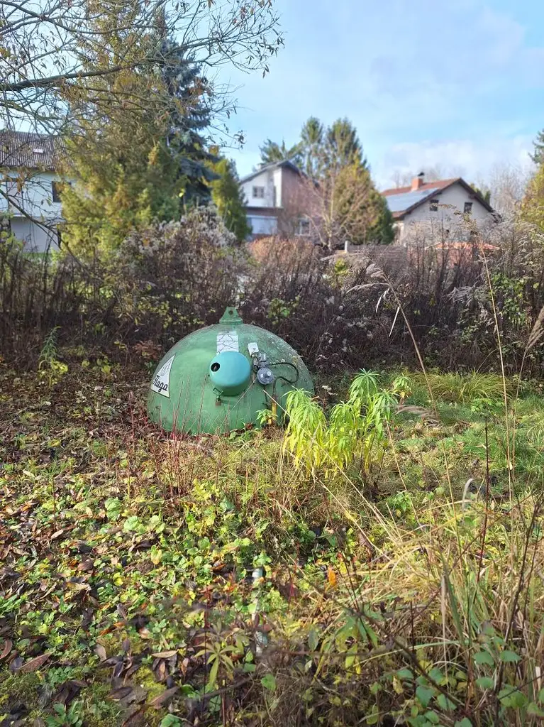 Absolut ruhig gelegen Villa mit überdachtem Pool, direkt am Waldrand auf 2.003 m² Grundstück.