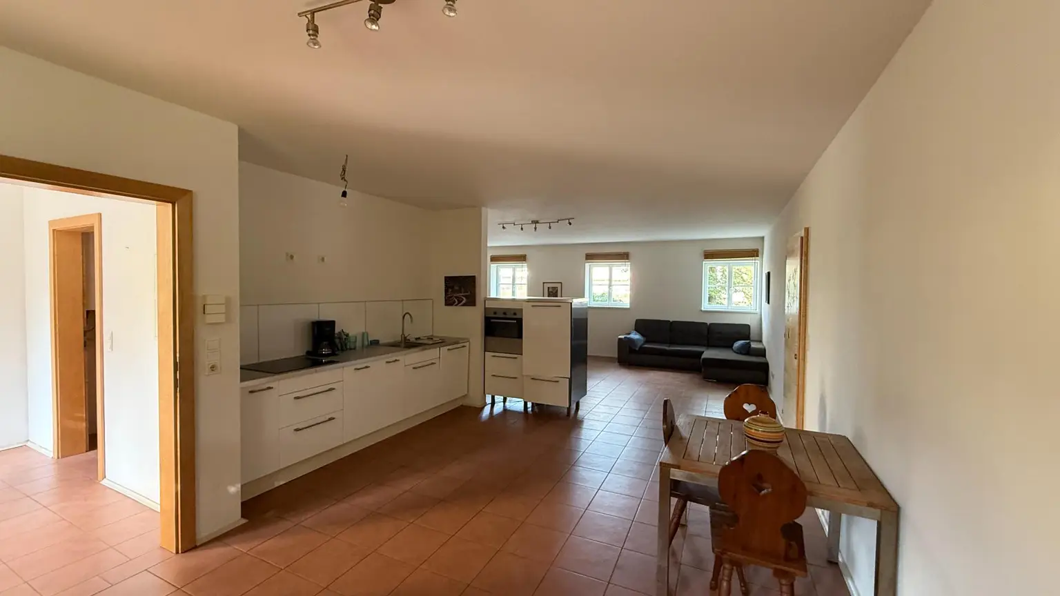 Großzügige Garconniere mit Küche in ruhiger Lage