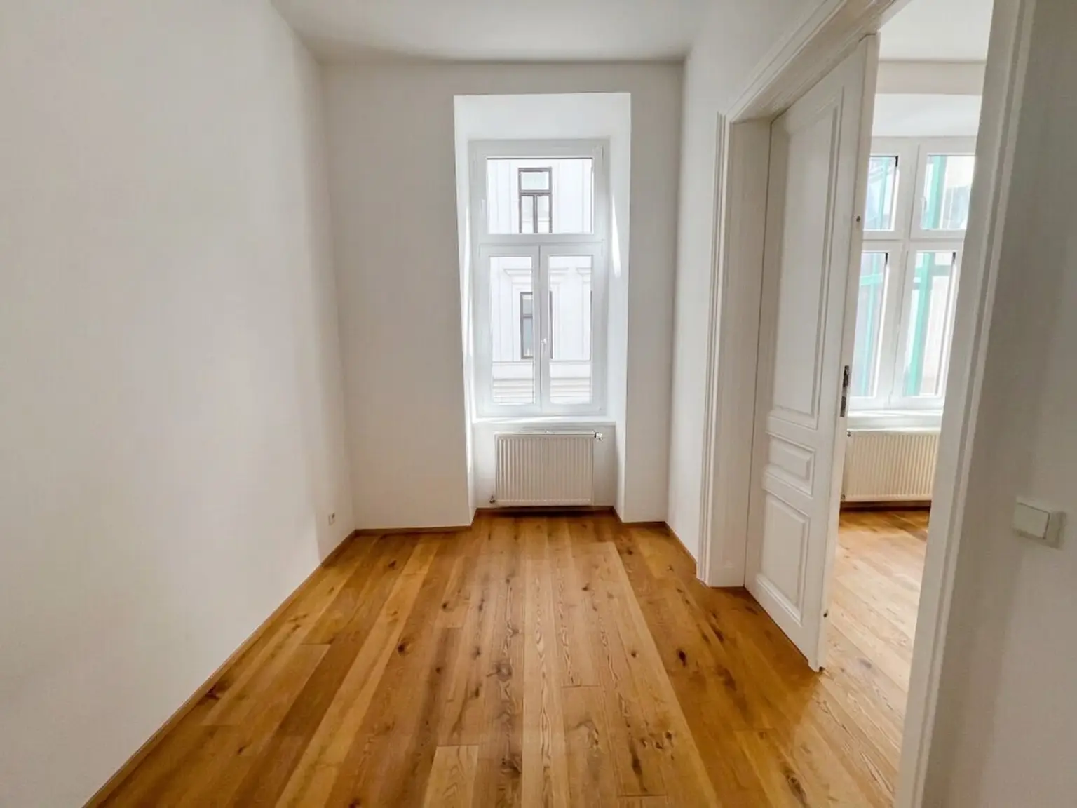 UNBEFRISTET und TOP LAGE: Schöne 2-Zimmer-Altbauwohnung