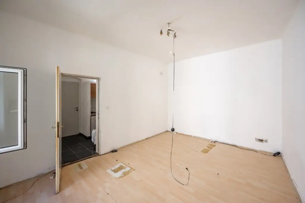 ++NEU++ Sanierungsbedürftige 1-Zimmer Altbau-Wohnung, viel Potenzial! Augartennähe!