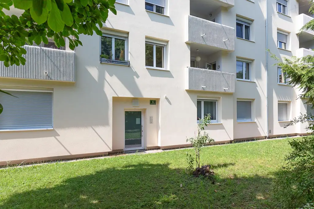 Großzügig. Grün. Und ganz nach Ihrem Geschmack. Kachelofen-Flair inklusive.