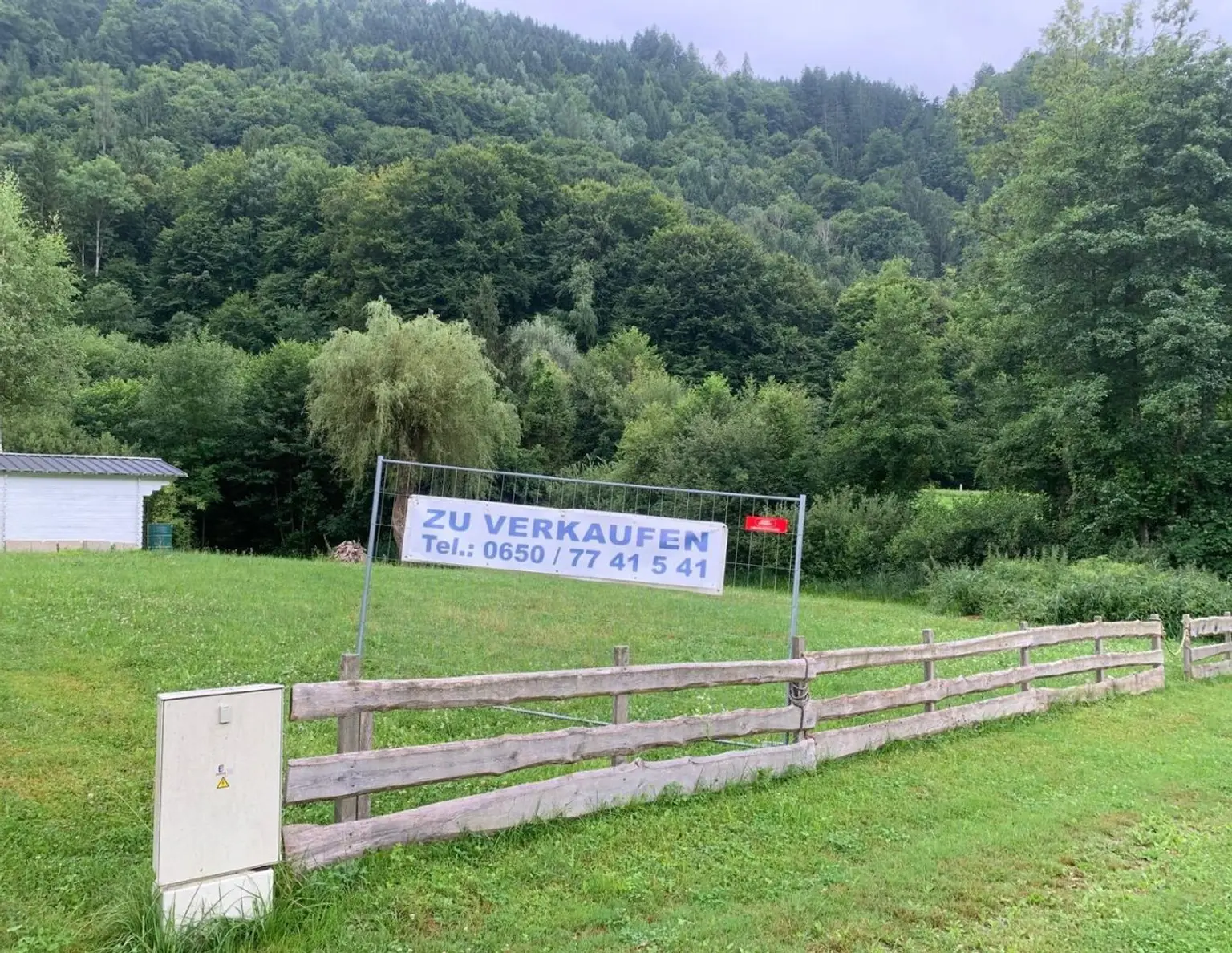 ebenes Baugrundstück 1159 m² - Alt Ossiach - ohne Bauverpflichtung - Mit weißer Gartenhütte : )