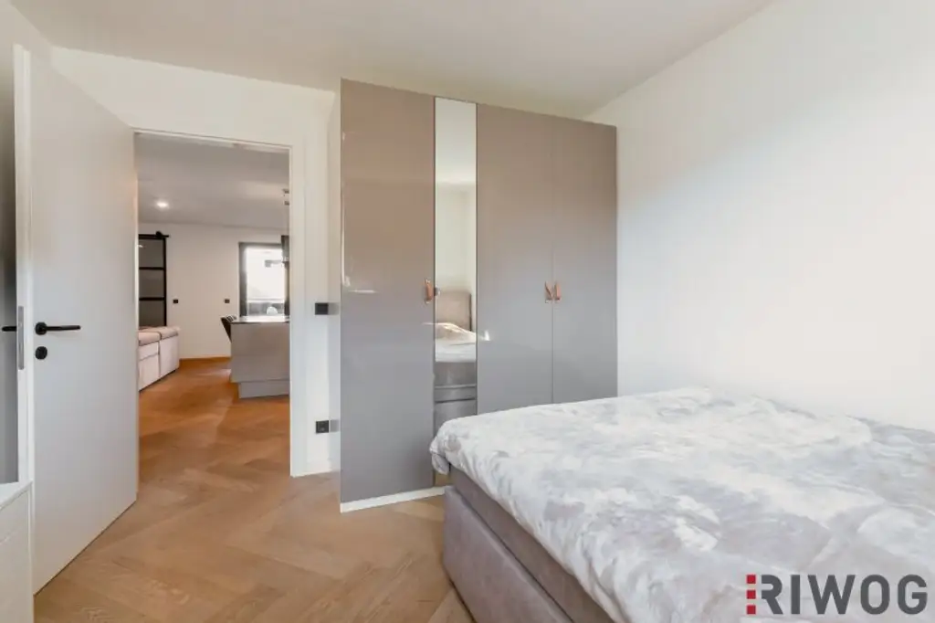 Altbau-Chic im Dachgeschoss | 3-Zimmer Balkonwohnung mit Klimaanlage und Fußbodenheizung