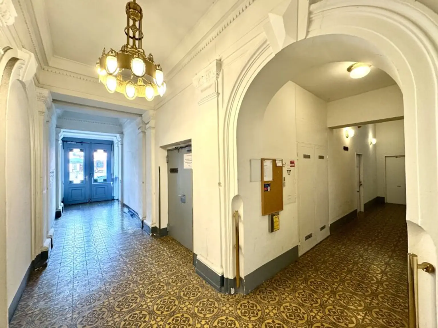 NEU! WG-Geeignete 3,5 Zimmerwohnung in wunderschönem Altbauzinshaus!