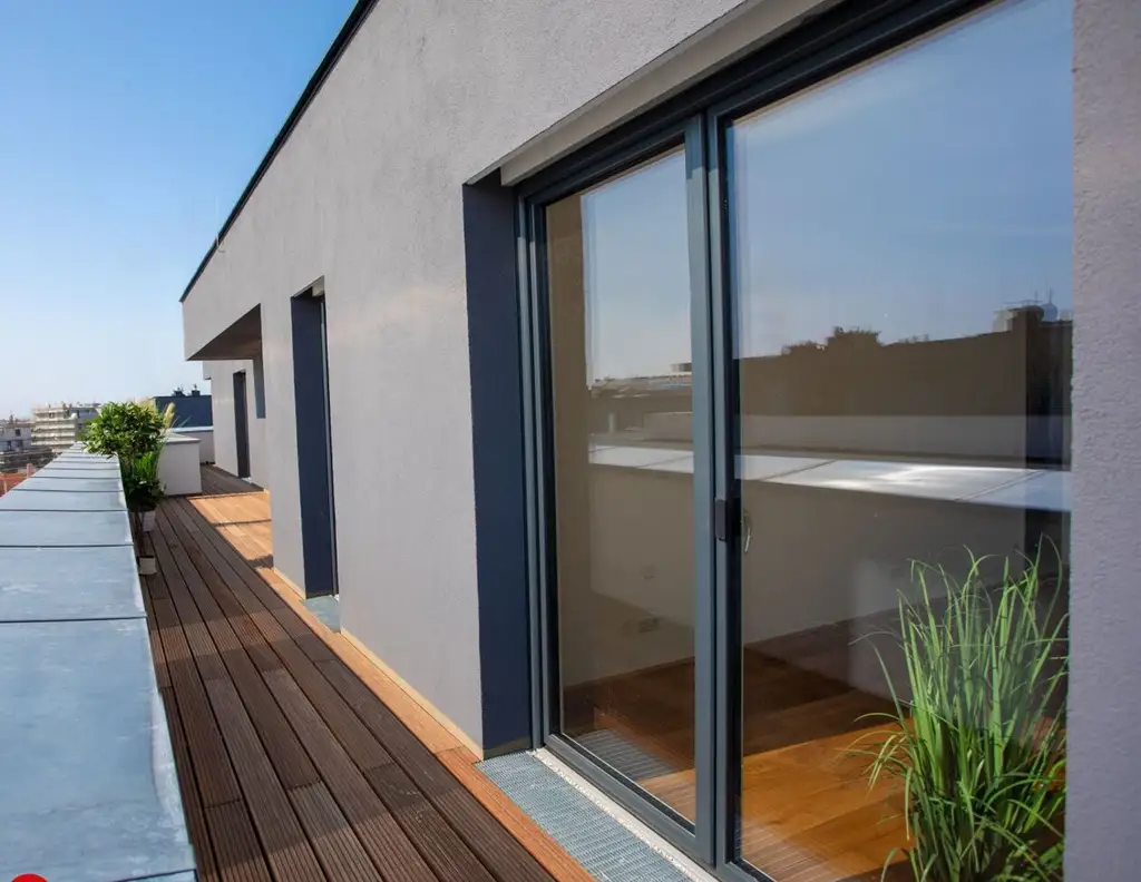 100 m² PENTHOUSE *UNBEFRISTET*Schwechat - 3 Zimmer Penthouse mit 54 m² großer südseitiger Terrasse