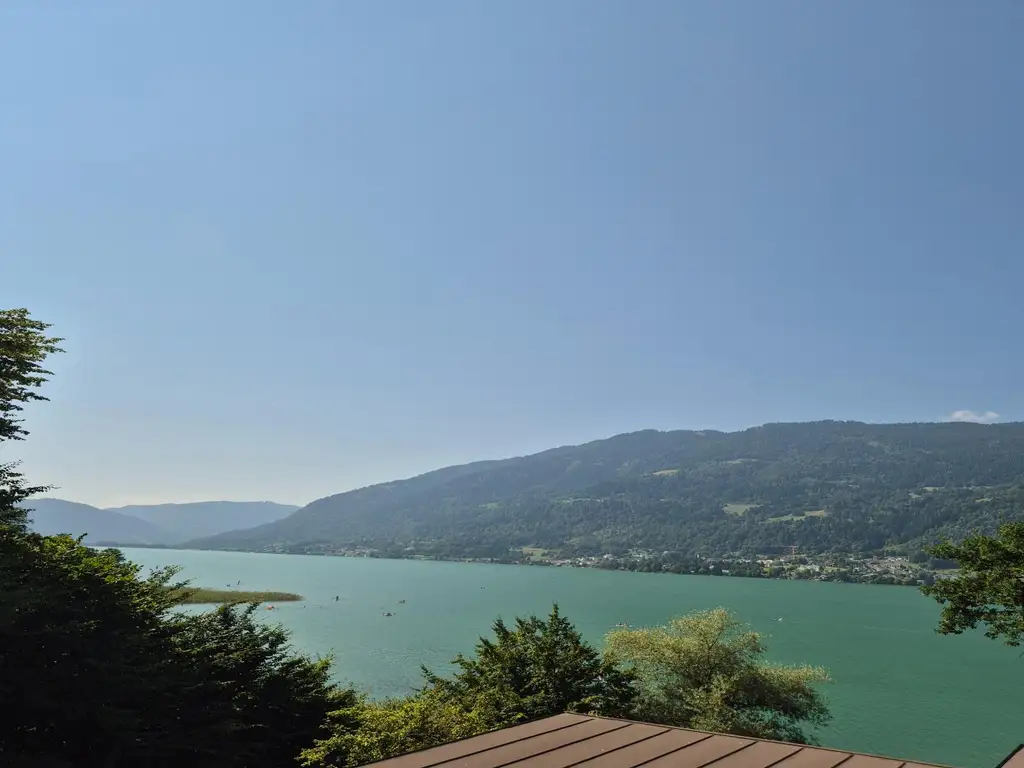 Schönes Seegrundstück mit Seezugang und Baubewilligung!