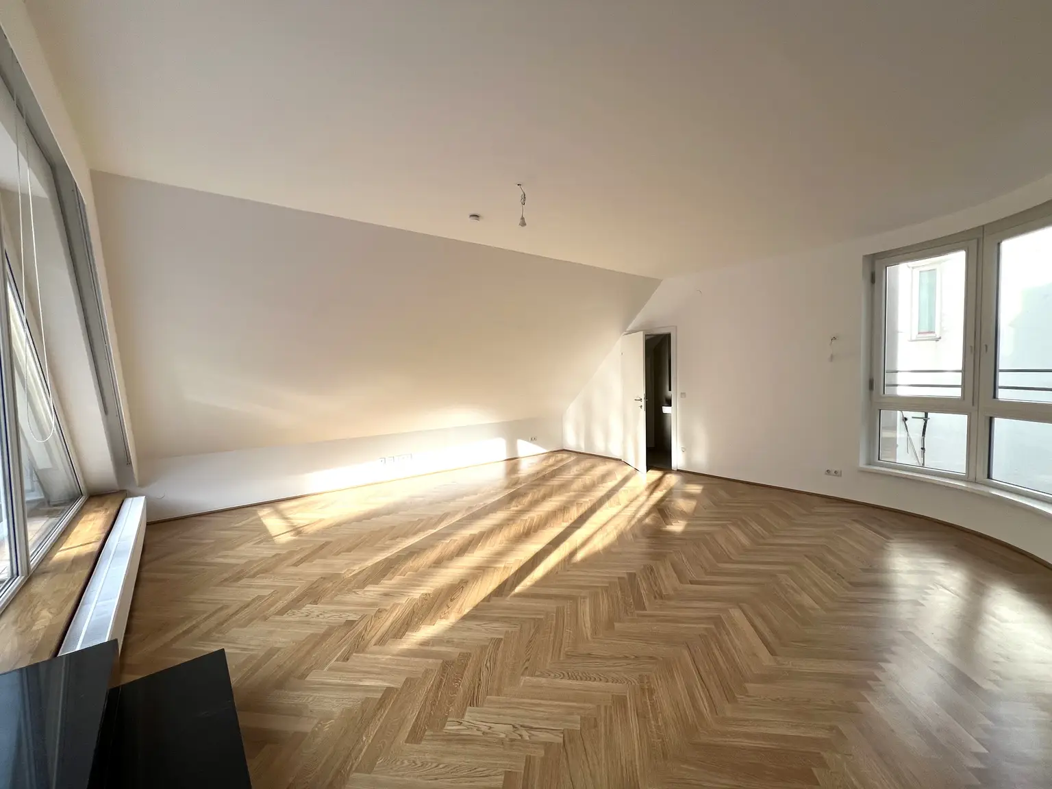 Klimatisierte 5-Zimmerwohnung mit 72 m² Terrasse am Kohlmarkt / Air conditioned 5-room flat with 72 m² terrace on Kohlmarkt