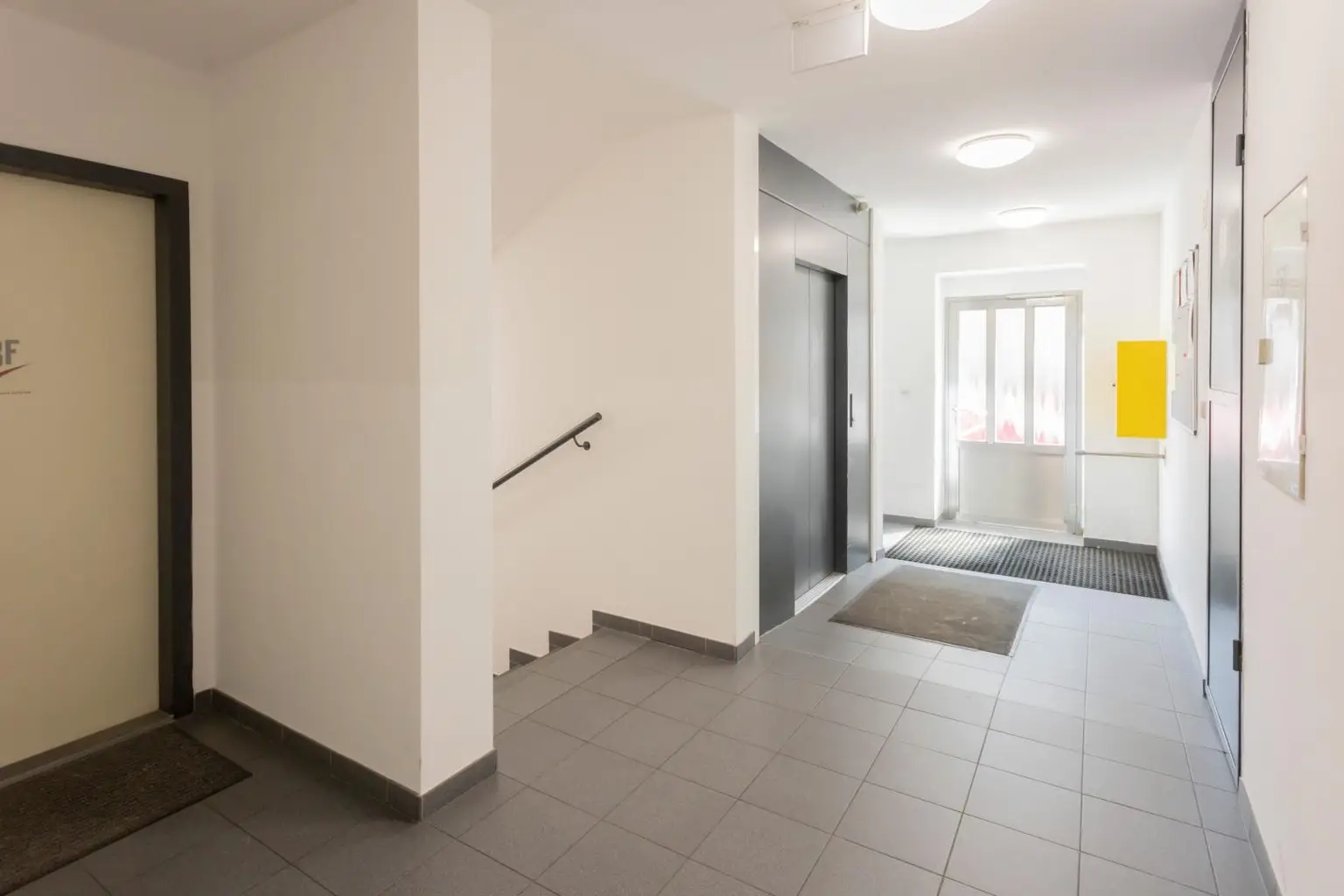 Vielfältig nutzbar: 2-Zimmer Erdgeschosswohnung oder Büro in bester Lage 22. Bezirk