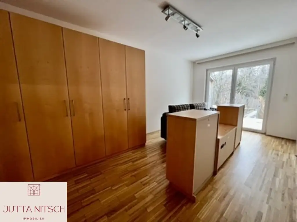 Barrierefreie Gartenwohnung mit zwei Terrassen und zwei Garagenplätzen - Gießhübl Zentrum