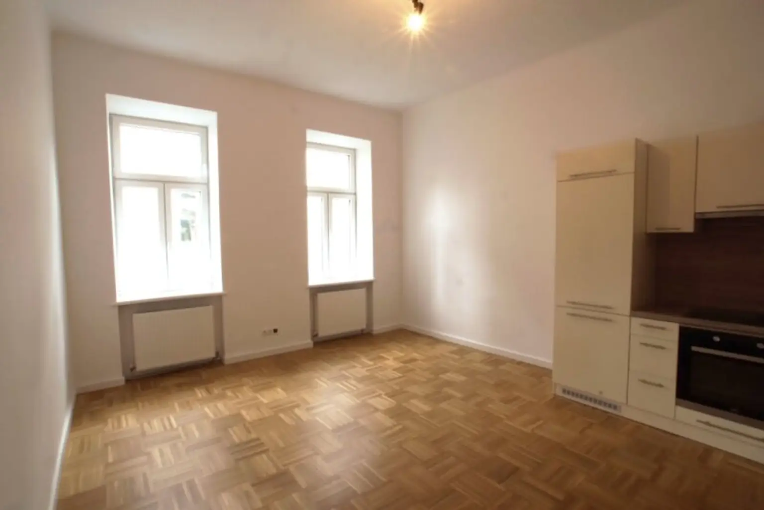 Sanierte helle Altbauwohnung - nähe U4 Hütteldorferstraße