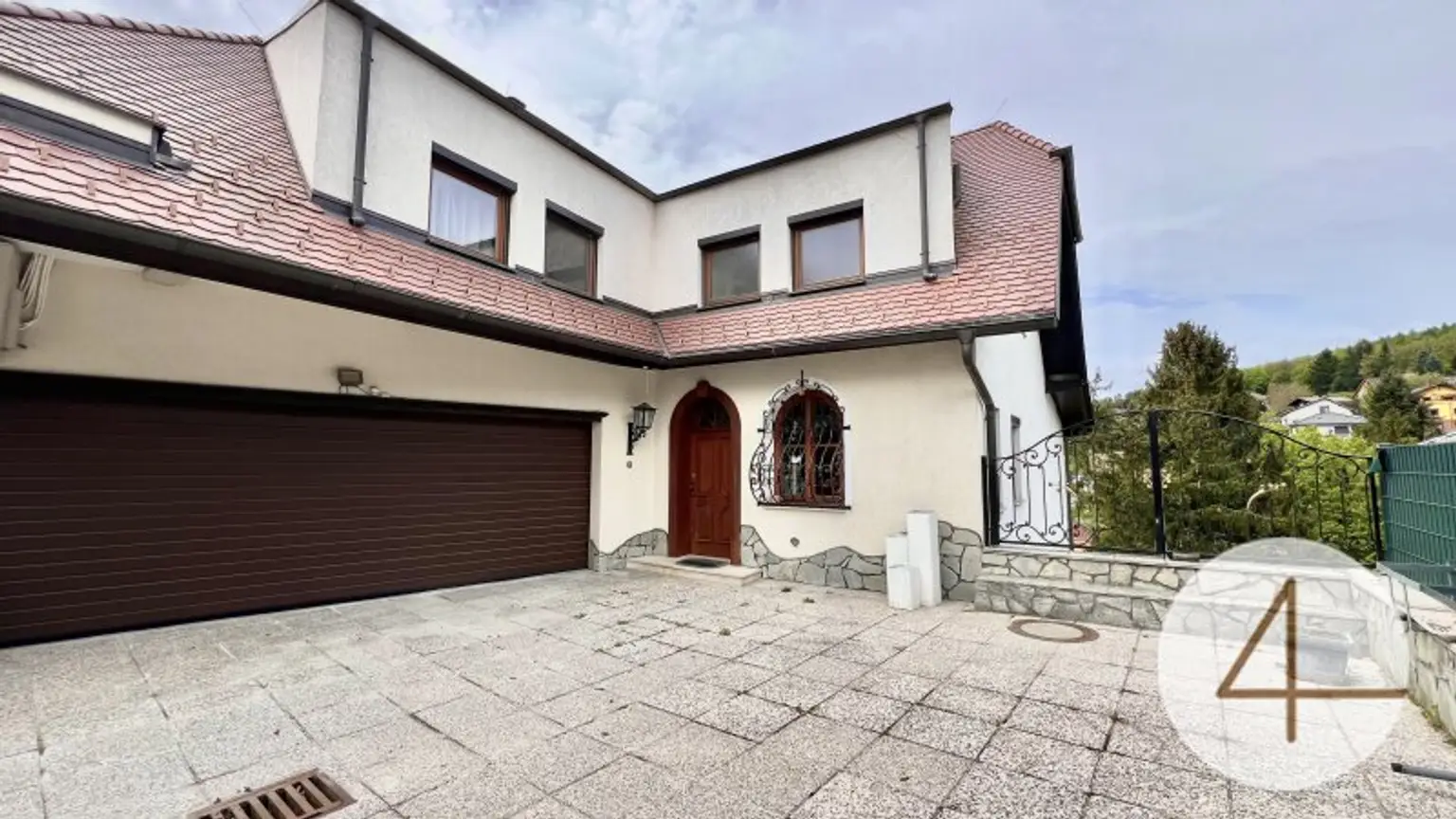 10 Minuten Fahrzeit nach Wien I Klimatisierte Villa mit Weitblick I Wellness, Fitnessraum & Kamin I Terrassen, Balkon & Garten I Hochwertige Ausstattung