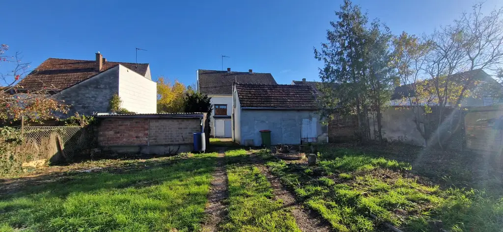 Freistehendes Wohnhaus mit Garten