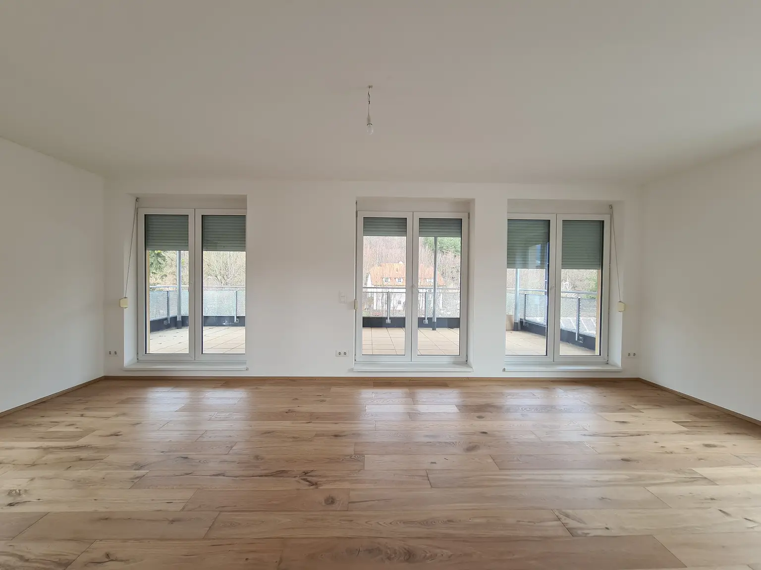 Top Maisonettenwohnung mit Dachterrasse, Garten und Carport!