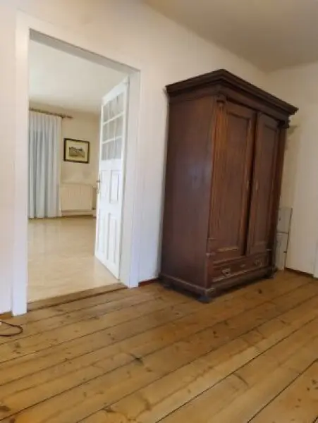 Modernes Wohnhaus  mit angrenzender Café-Bar und 2200m2 Grundstück