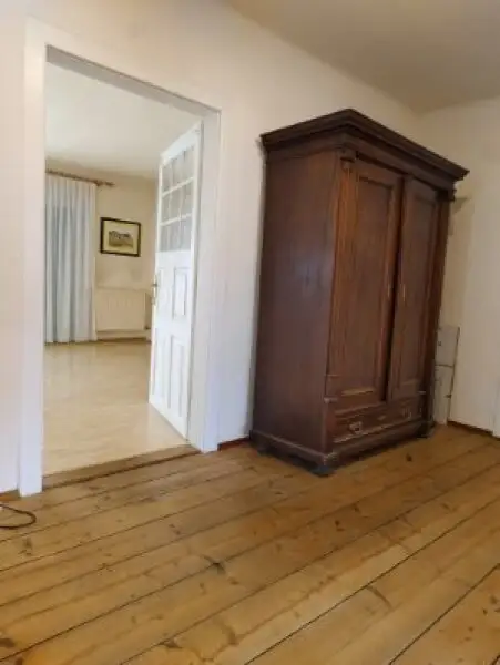 Modernes Wohnhaus  mit angrenzender Café-Bar und 2200m2 Grundstück