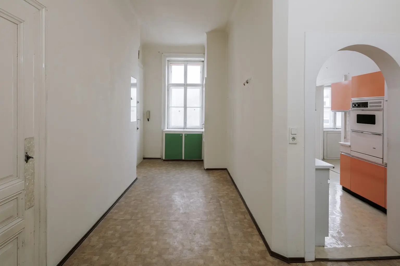 Sanierungsbedürftiges 3 Zimmer Altbau-Juwel mit Balkon in sehr guter zenraler Lage von Döbling!