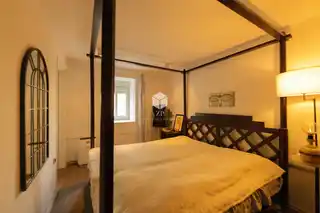 Schlafzimmer 1