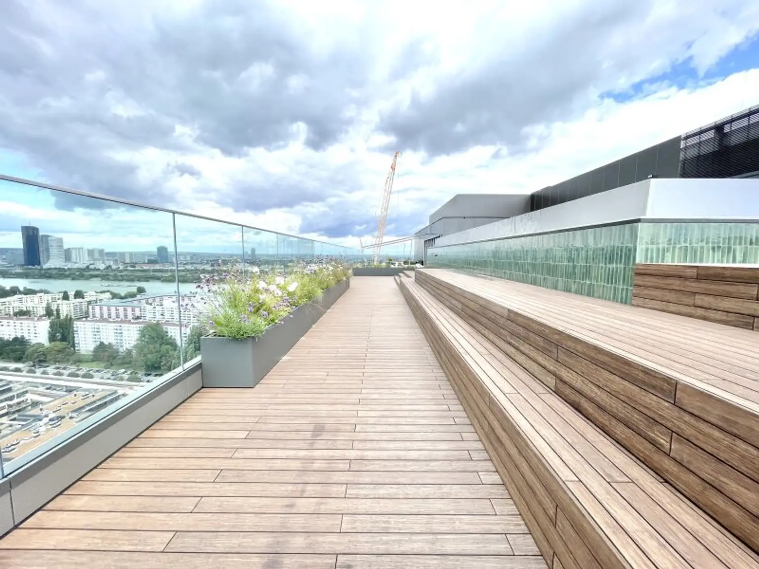 ***Grünblick im Viertel Zwei – Exklusives Wohnen über den Dächern Wiens - Infinity Rooftop-Pool - Panoramasauna - Fitnessbereich***