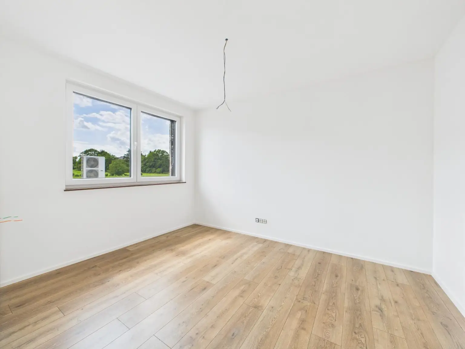 Modernes Wohnen auf höchstem Niveau: Erstbezug mit Smart Home, Salzwasserpool & 149 m² Wohnfläche in Wels-West