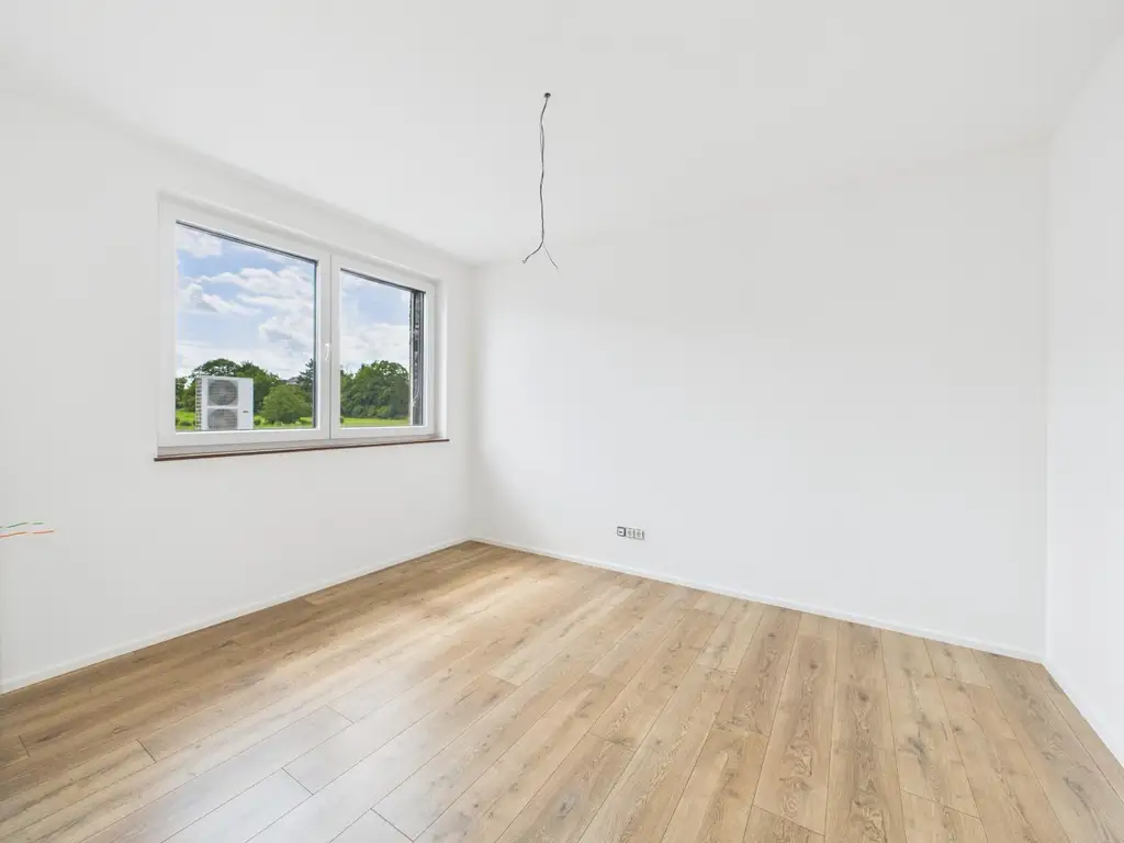 Modernes Wohnen auf höchstem Niveau: Erstbezug mit Smart Home, Salzwasserpool & 149 m² Wohnfläche in Wels-West