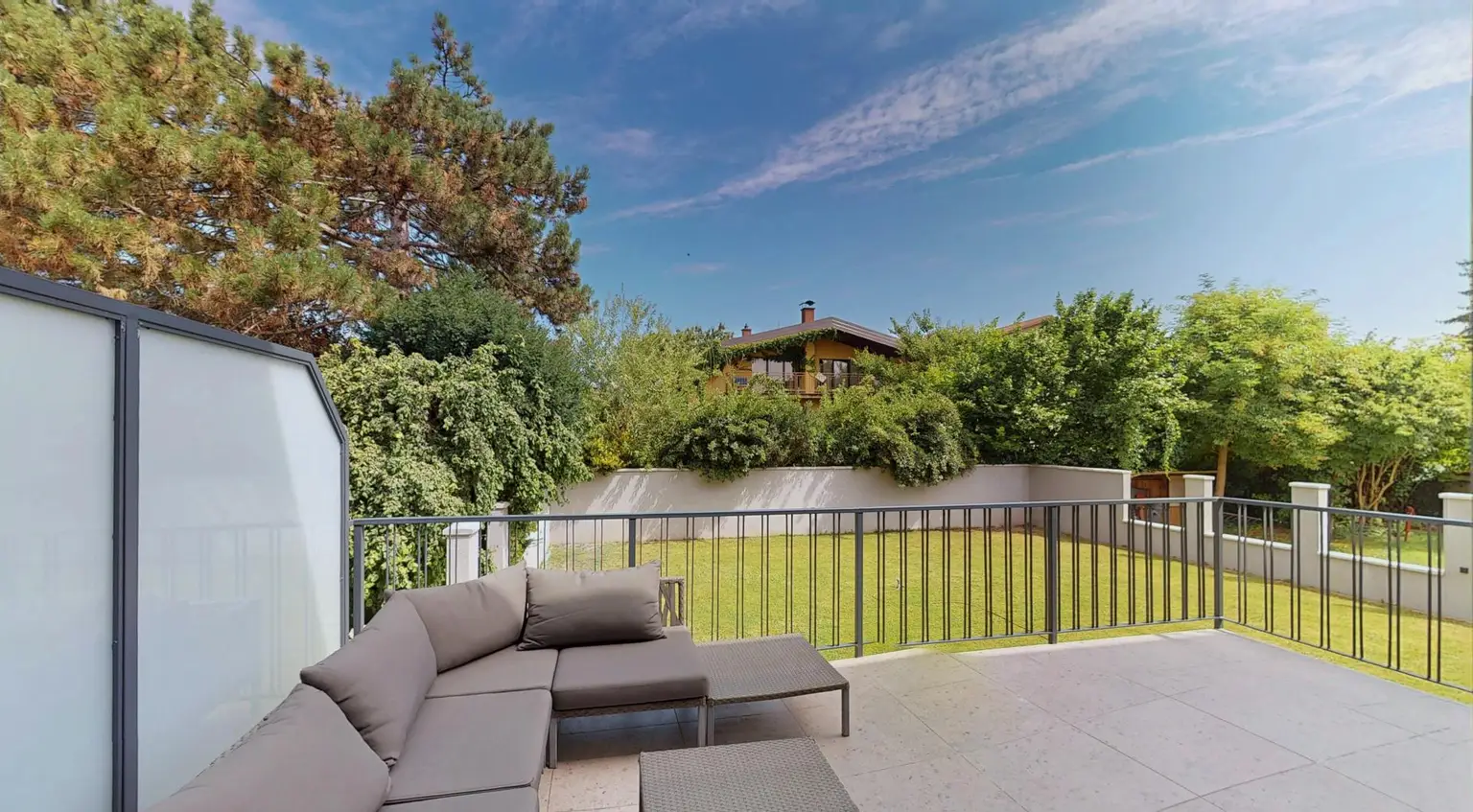 ETWAS GANZ BESONDERES Neuwertige Villa in Grün und Ruhelage nähe Alte Donau mit gepflegtem Garten in privilegierter Lage Wien 1210