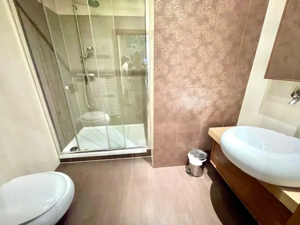 WOHNEN im 7-ten HIMMEL - INNENSTÄDTISCHE EigentumsWohnung - ELEGANTE Klassische Wiener-Altbau-Wohnung mit 2-Zimmern in Top Lage am SPITTELBERG - DURCHHAUS!