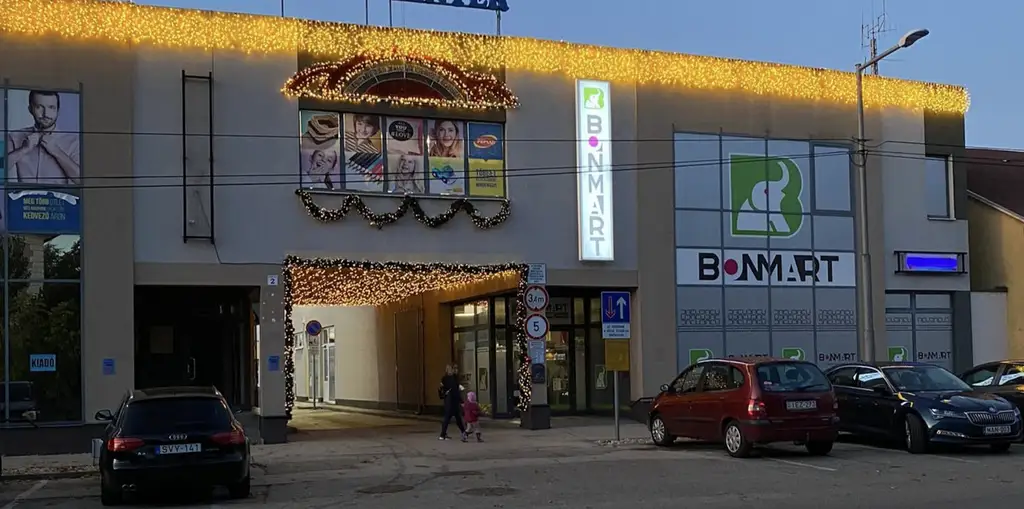 Renditestarkes Einkaufszentrum in Top-Innenstadtlage von Westungarn