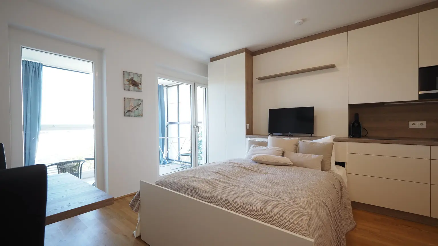 Vollmöblierte Dienst- oder Studentenwohnung mit großer, verglaster Loggia im obersten Stock! all inclusive Miete!