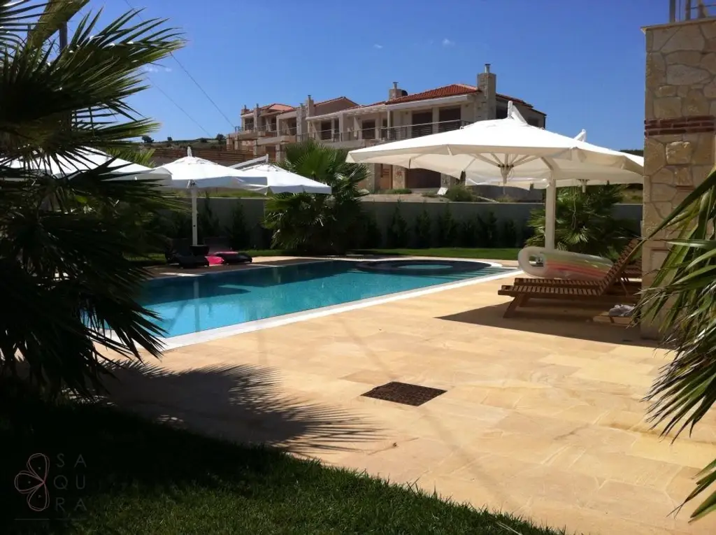 Moderne Villa mit Pool – Privates Refugium in exklusiver Wohngegend