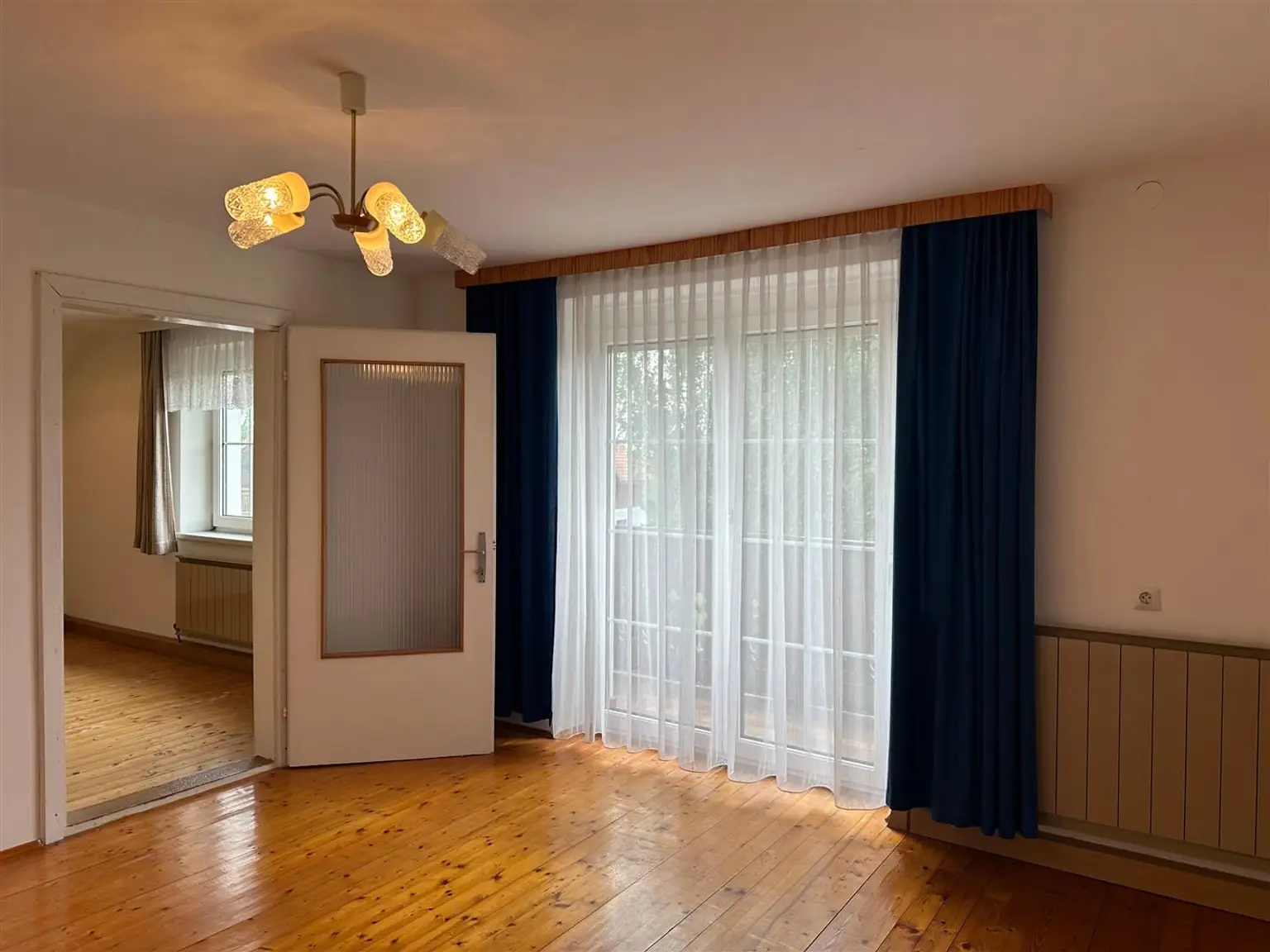 Einfamilienhaus mit Nebengebäuden