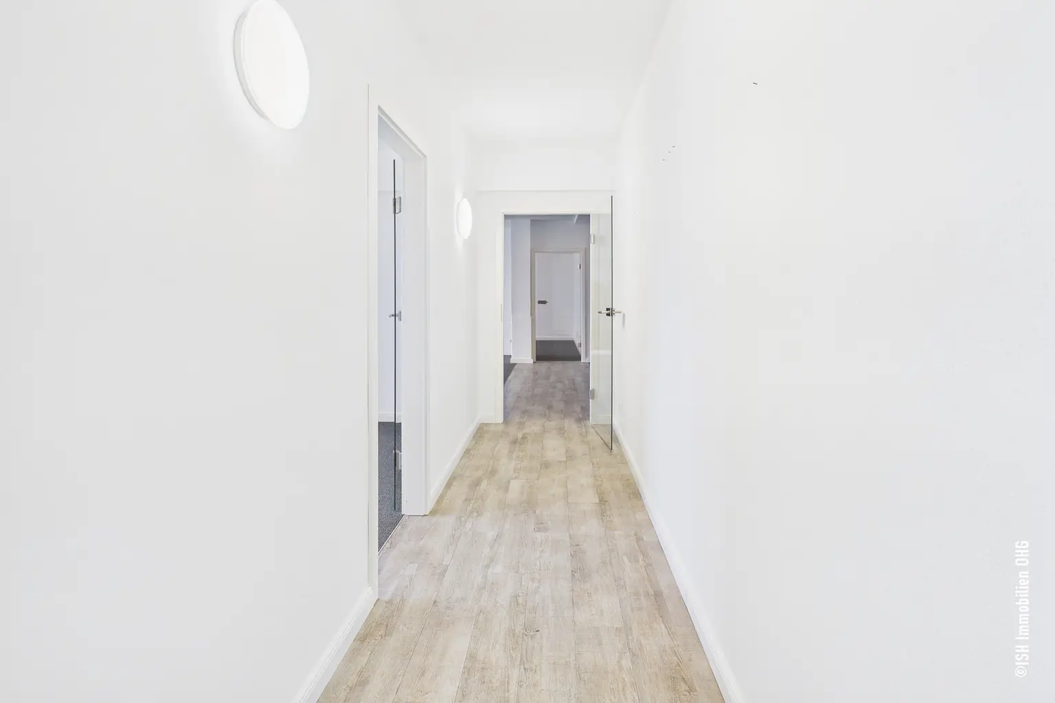 Flur zu den Büros OG