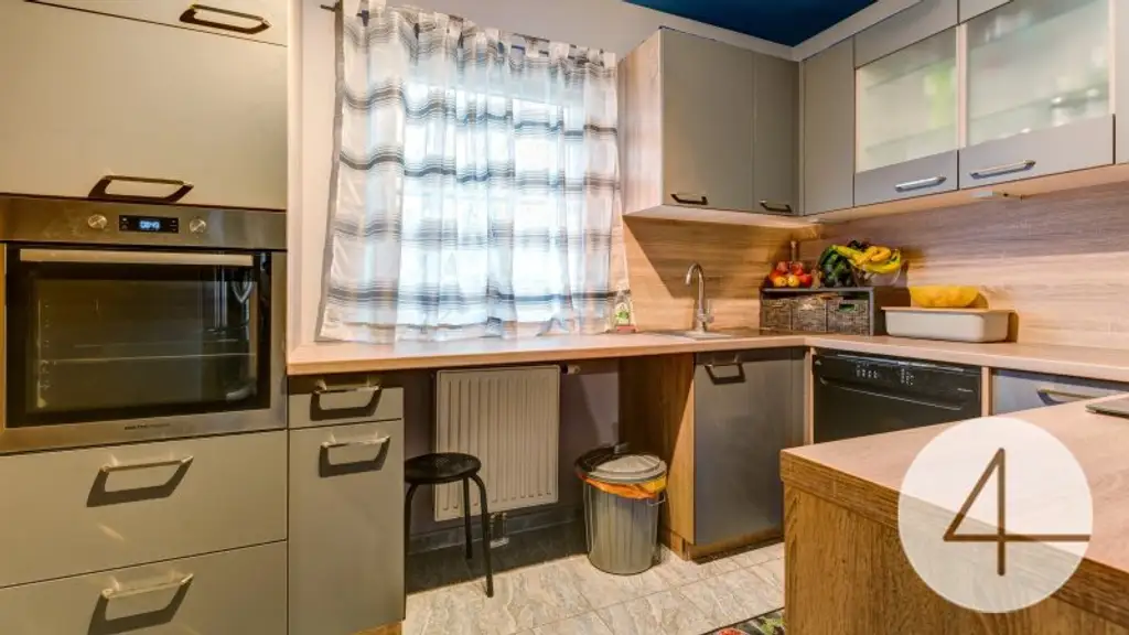 Ihr neues Zuhause: Stilvolles Einfamilienhaus mit Pool in ruhiger Lage