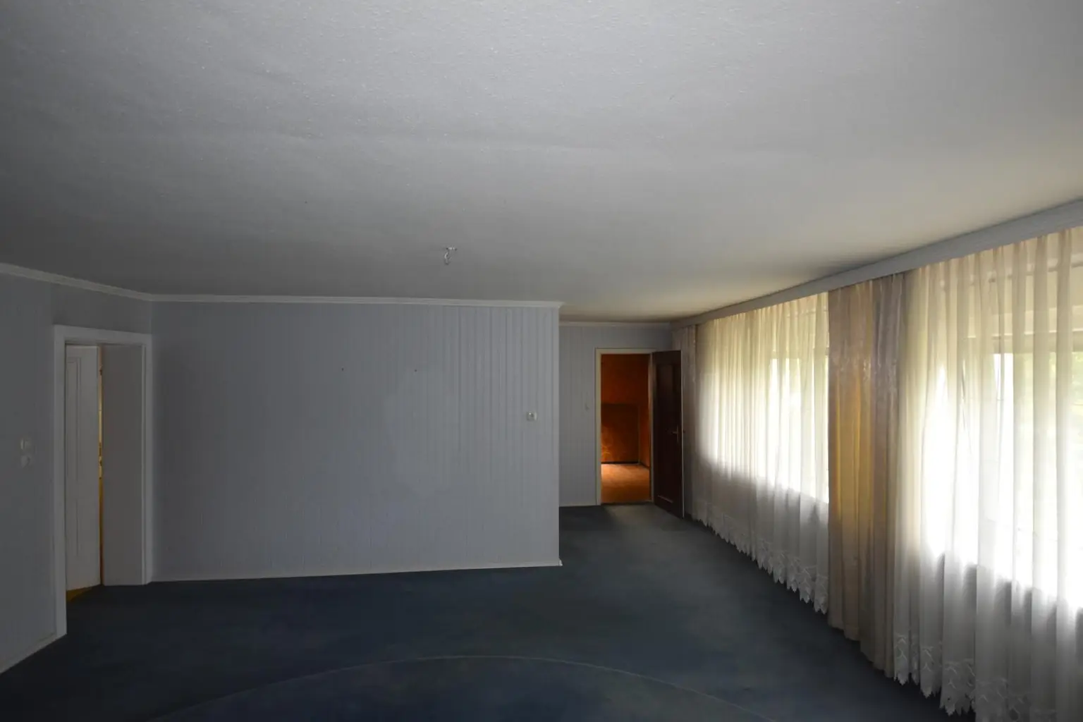 Schlafzimmer mit Zugang begehbaren Schrankraum OG