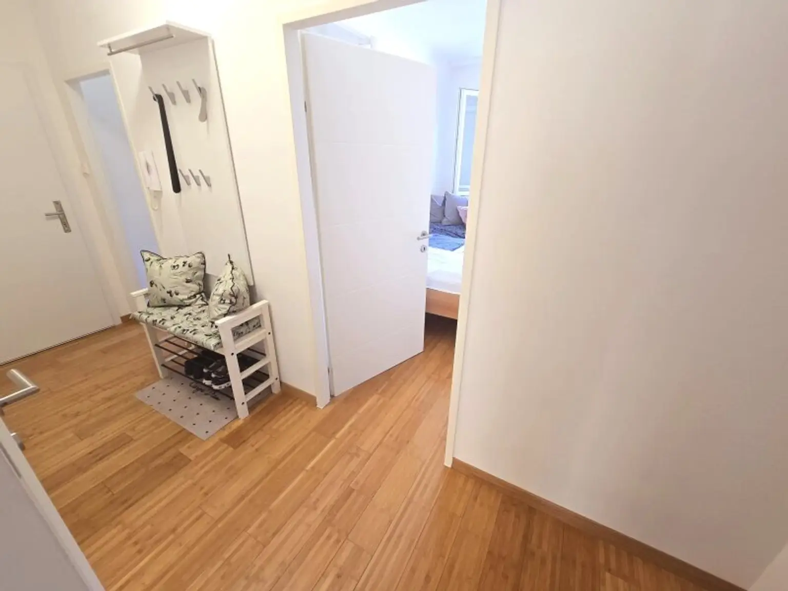 TOP LAGE - Koffer packen und einziehen! - hochwertig ausgestattete, moderne 3-Zimmer Wohnung mit verglaster Loggia - WIE ERSTBEZUG!