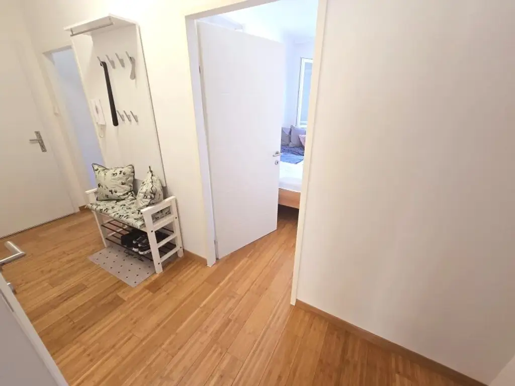 TOP LAGE - Koffer packen und einziehen! - hochwertig ausgestattete, moderne 3-Zimmer Wohnung mit verglaster Loggia - WIE ERSTBEZUG!