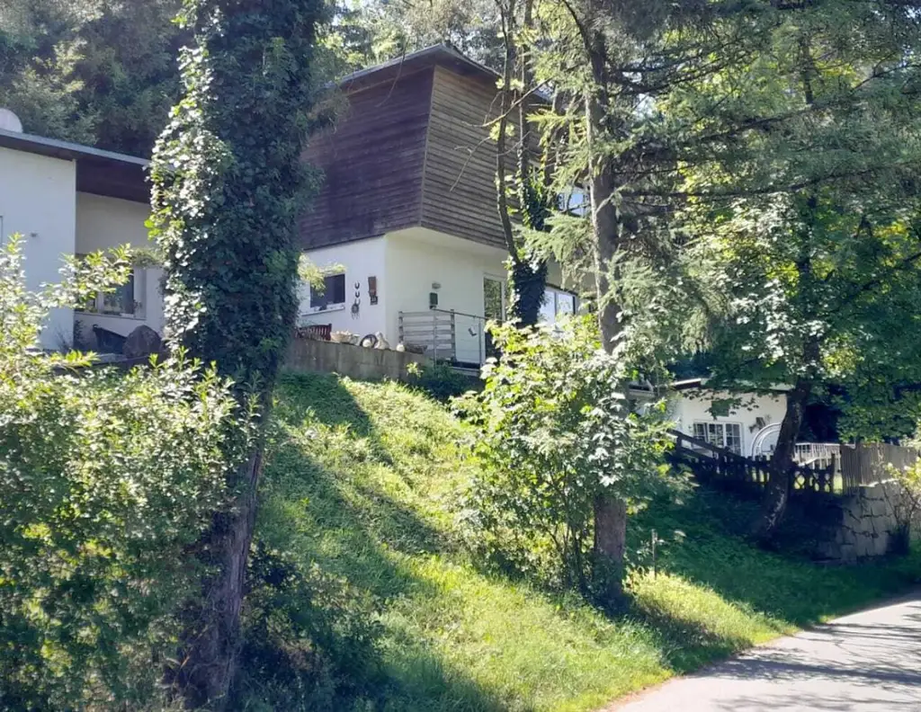 Naturnahes Wohnidyll in Alleinlage - charmantes Einfamilienhaus mit großem Grundstück direkt an der Trattnach!