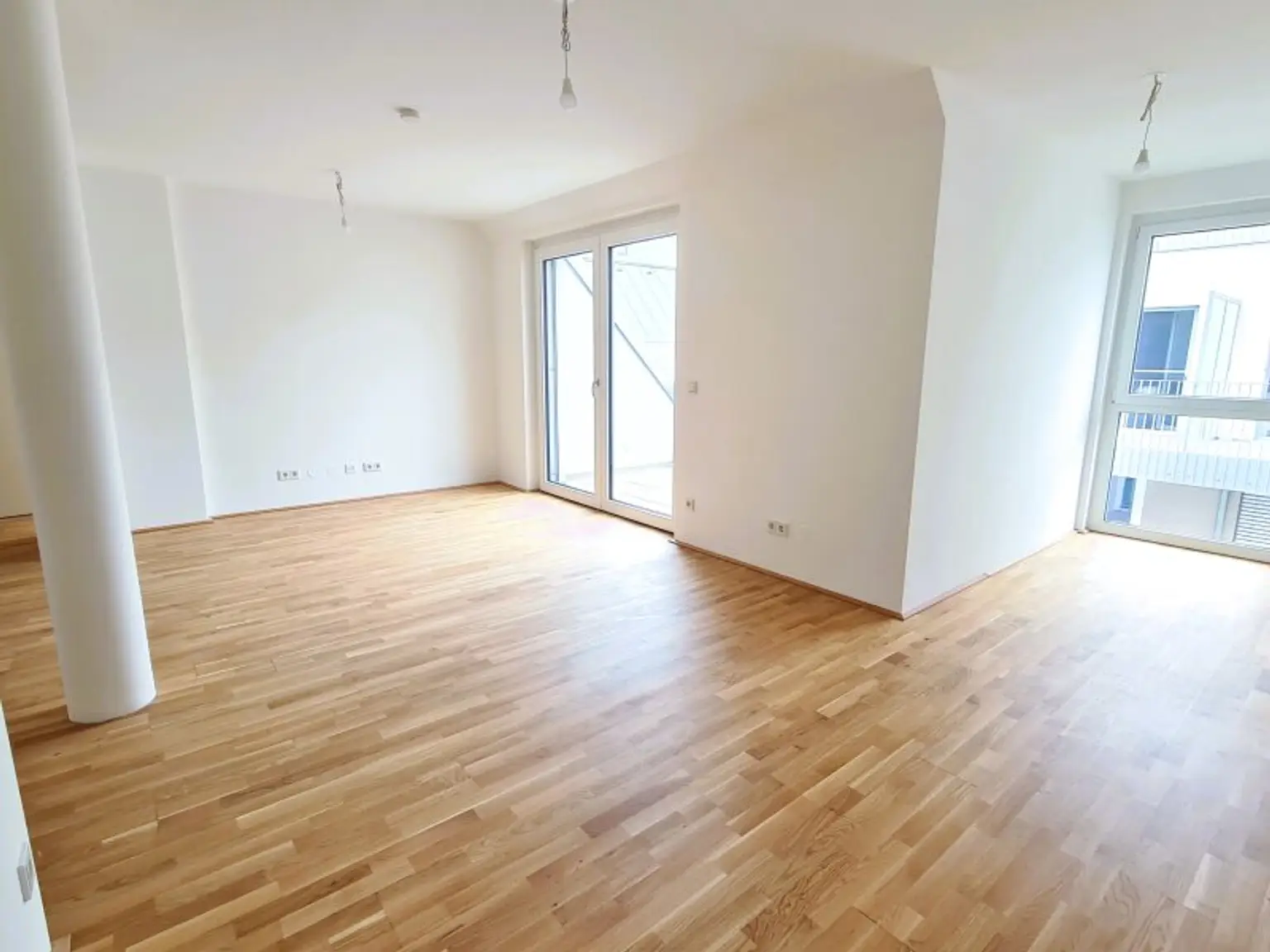Großzügige 2 Zimmerdachgeschosswohnung + Terrasse in absoluter Ruhelage! Tolle Lage - U1 Kagranerplatz! Nähe Alte Donau&Donauzentrum!