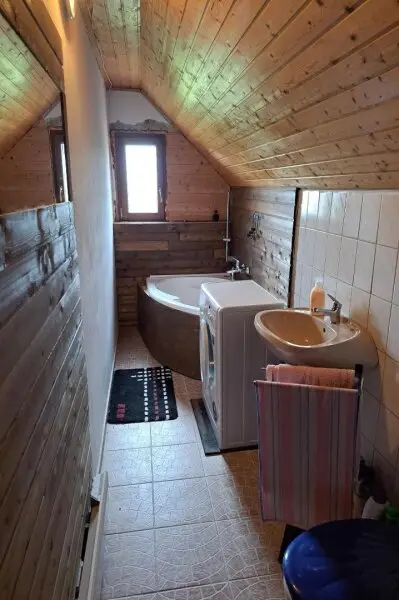 18. Wohnung1 Bad Dachboden