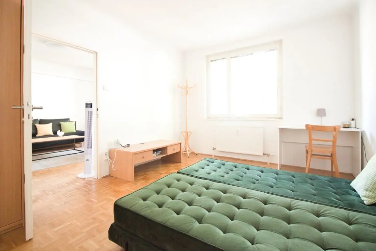 VOLLMÖBLIERT | Loggia mit Grünblick | EUR 1.200,-- inkl. Heizung | TOP Lage Nähe U4 Hietzing